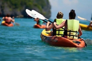  pagaiando con i kayak 